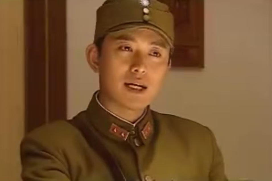 童威(《代號021》中的角色,由黃海冰飾演) 童威(《代號021》中的角色,由黃海冰飾演)