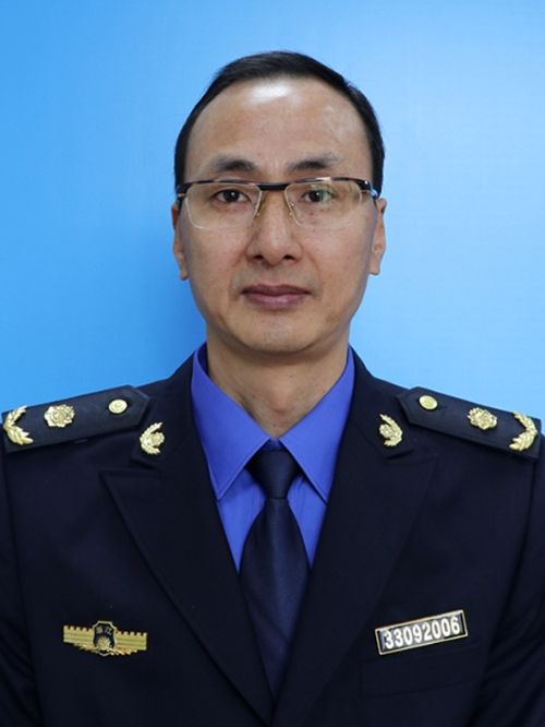 王成鋼(舟山市普陀區綜合行政執法局黨組成員、副局長) 王成鋼(舟山市普陀區綜合行政執法局黨組成員、副局長)