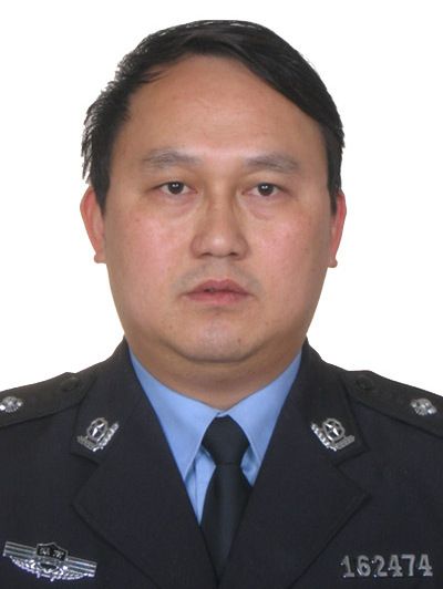 楊曙光(湖南省湘西土家族苗族自治州永順縣公安局黨委委員、副局長、四級高級警長、一級警督) 楊曙光(湖南省湘西土家族苗族自治州永順縣公安局黨委委員、副局長、四級高級警長、一級警督)