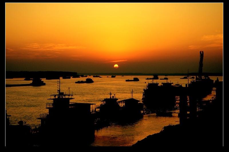 夕陽下的安慶港