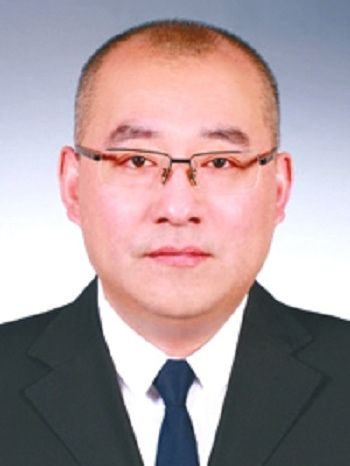 吳震(遼寧省新民市副市長、市政府黨組成員、市公安局局長) 吳震(遼寧省新民市副市長、市政府黨組成員、市公安局局長)