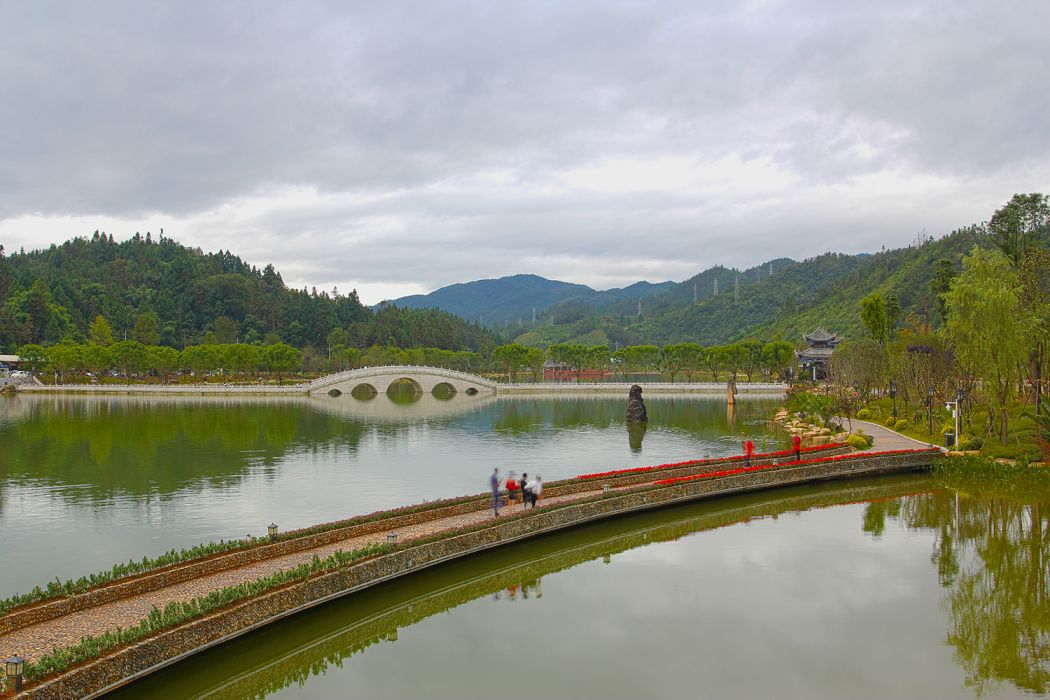 龍陵龍山湖 龍陵龍山湖