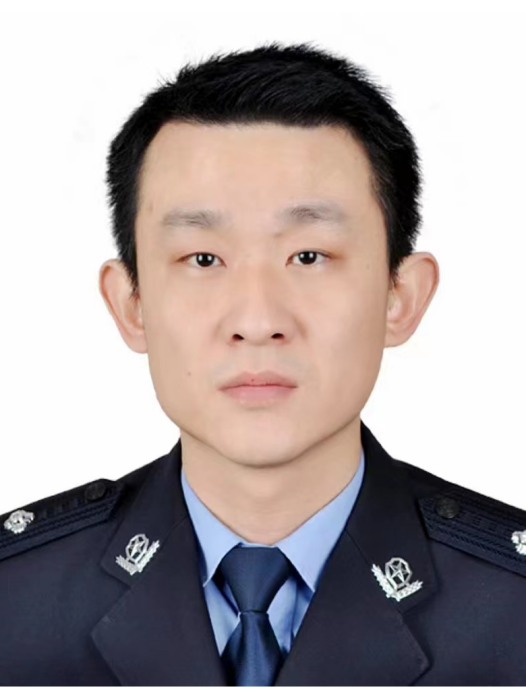 郝鵬(山東省棗莊市台兒莊公安分局黨委委員、副局長) 郝鵬(山東省棗莊市台兒莊公安分局黨委委員、副局長)