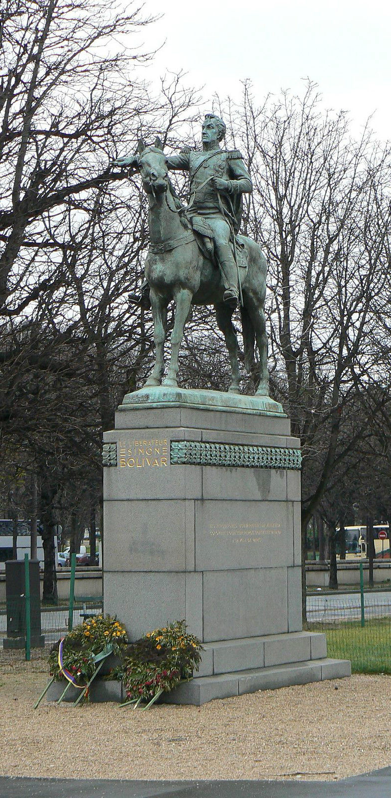 玻利瓦爾的雕像（法國巴黎）