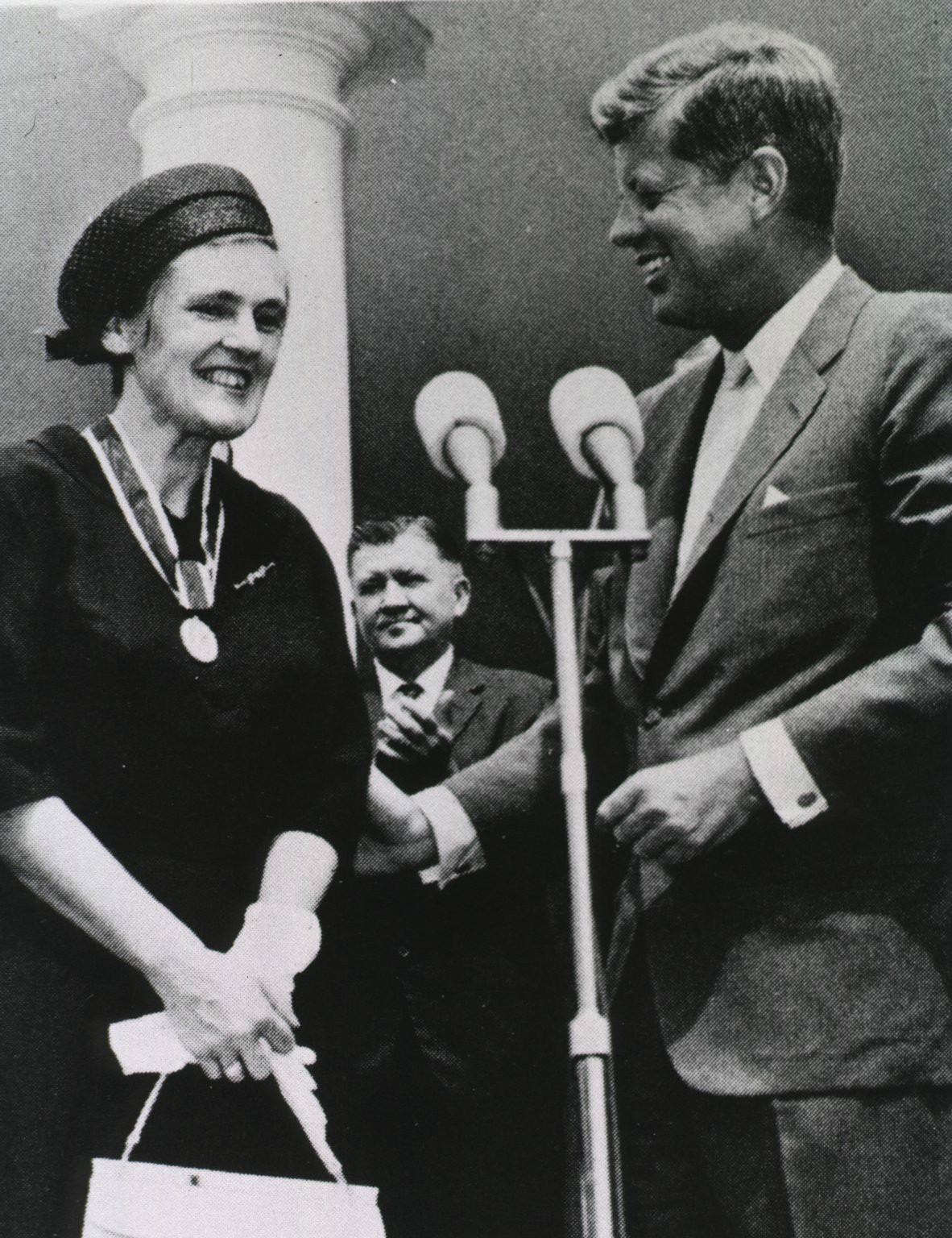 1962年，凱爾西獲得傑出聯邦公民總統獎。