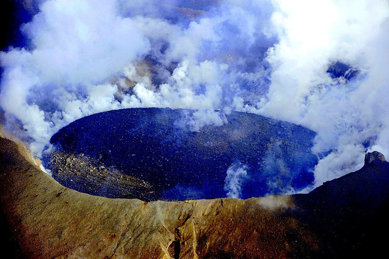 新燃岳火山 新燃岳火山