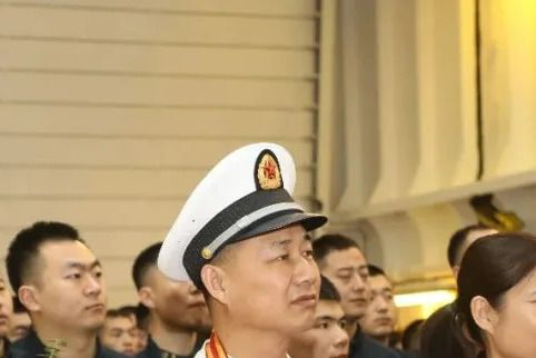 朱仁兵(中國海軍退伍一級軍士長)