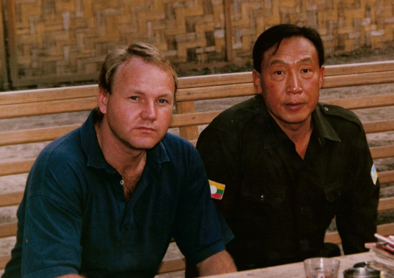 澳洲記者史蒂芬·萊斯(左)1988年4月