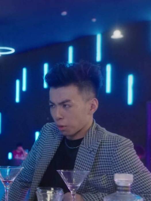 陳瀟(《主婦的覺醒》中由朱鍇飾演的小混混角色) 陳瀟(《主婦的覺醒》中由朱鍇飾演的小混混角色)