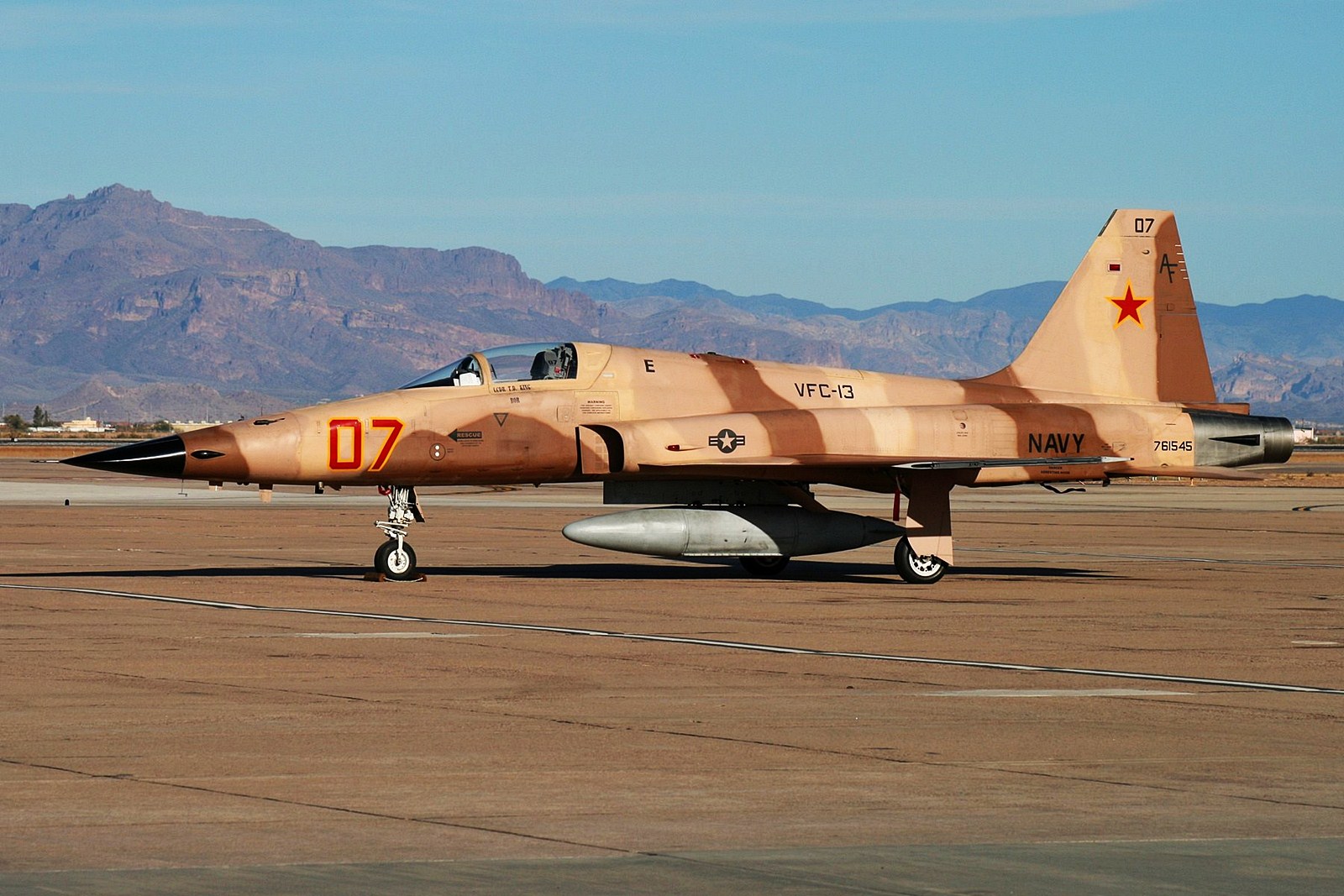 F-5“虎”2000