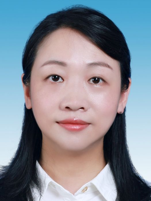 李嵐(福建省福州市行政服務中心管委會黨組成員、副主任)