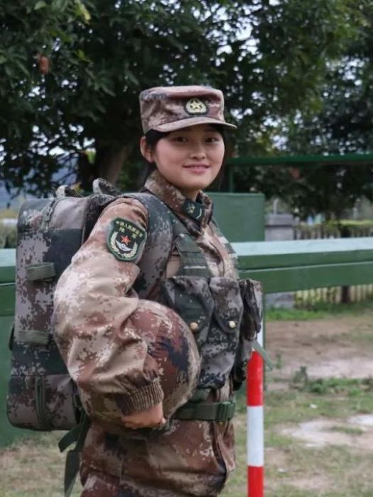 胡潔(某集團軍某旅衛生連女兵) 胡潔(某集團軍某旅衛生連女兵)