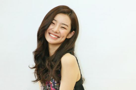 史蒂芬妮·李(Stephanie Lee) 史蒂芬妮·李(Stephanie Lee)