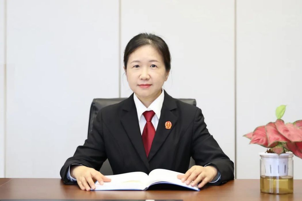 許華(江蘇省蘇州工業園區人民法院政治部副主任科員) 許華(江蘇省蘇州工業園區人民法院政治部副主任科員)