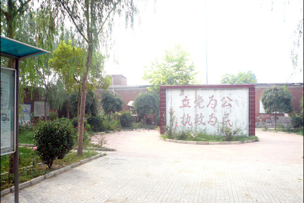 合莊村(廣西區南寧市賓陽縣甘棠鎮下轄村) 合莊村(廣西區南寧市賓陽縣甘棠鎮下轄村)
