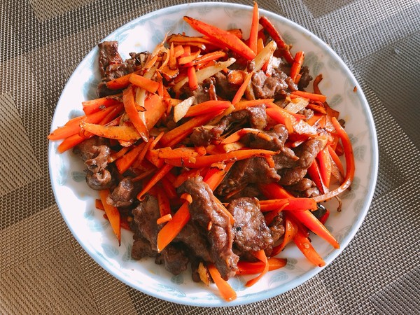 洋蔥胡蘿蔔炒牛肉