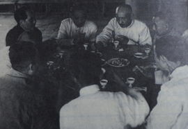毛澤東(左三)為黃炎培布菜