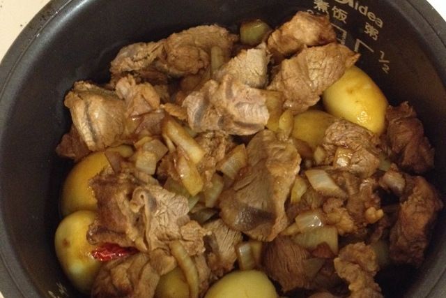 電飯煲版土豆燉牛肉