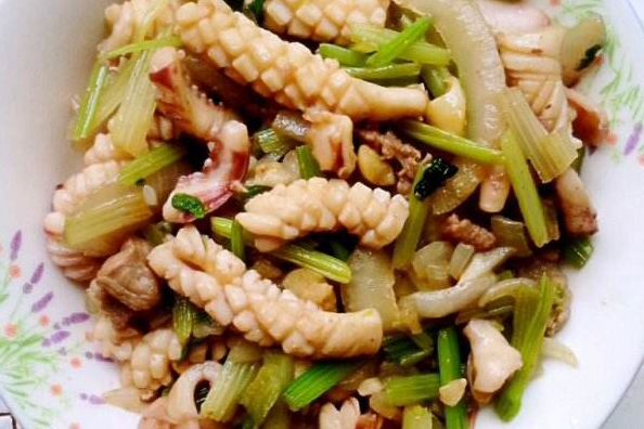 芹菜炒魷魚 芹菜炒魷魚