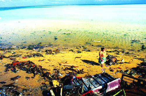 “第八大陸”的海洋垃圾被衝到了沙灘上