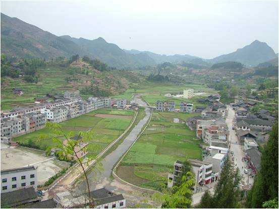 南梁家屯村 南梁家屯村