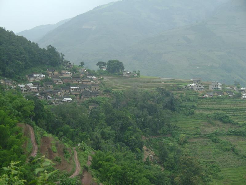 中拉村