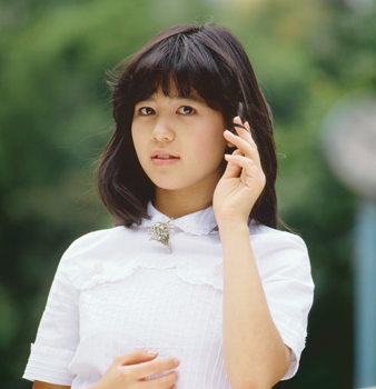 石野真子