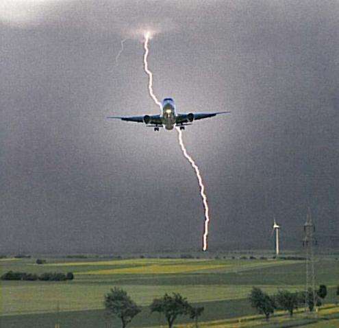 飛機防雷 飛機防雷