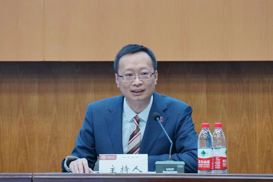 王鋼(清華大學法學院黨委副書記、長聘副教授、博士生導師) 王鋼(清華大學法學院黨委副書記、長聘副教授、博士生導師)