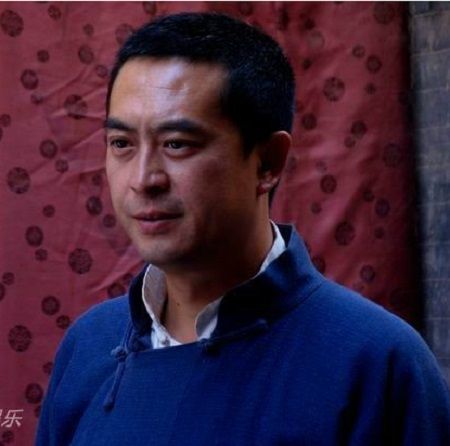 何天寶(《大商道》中張嘉譯飾演的角色) 何天寶(《大商道》中張嘉譯飾演的角色)