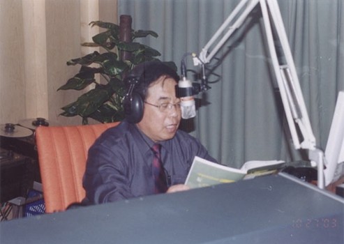 熊曉東在上海人民廣播電台做數學高考講座