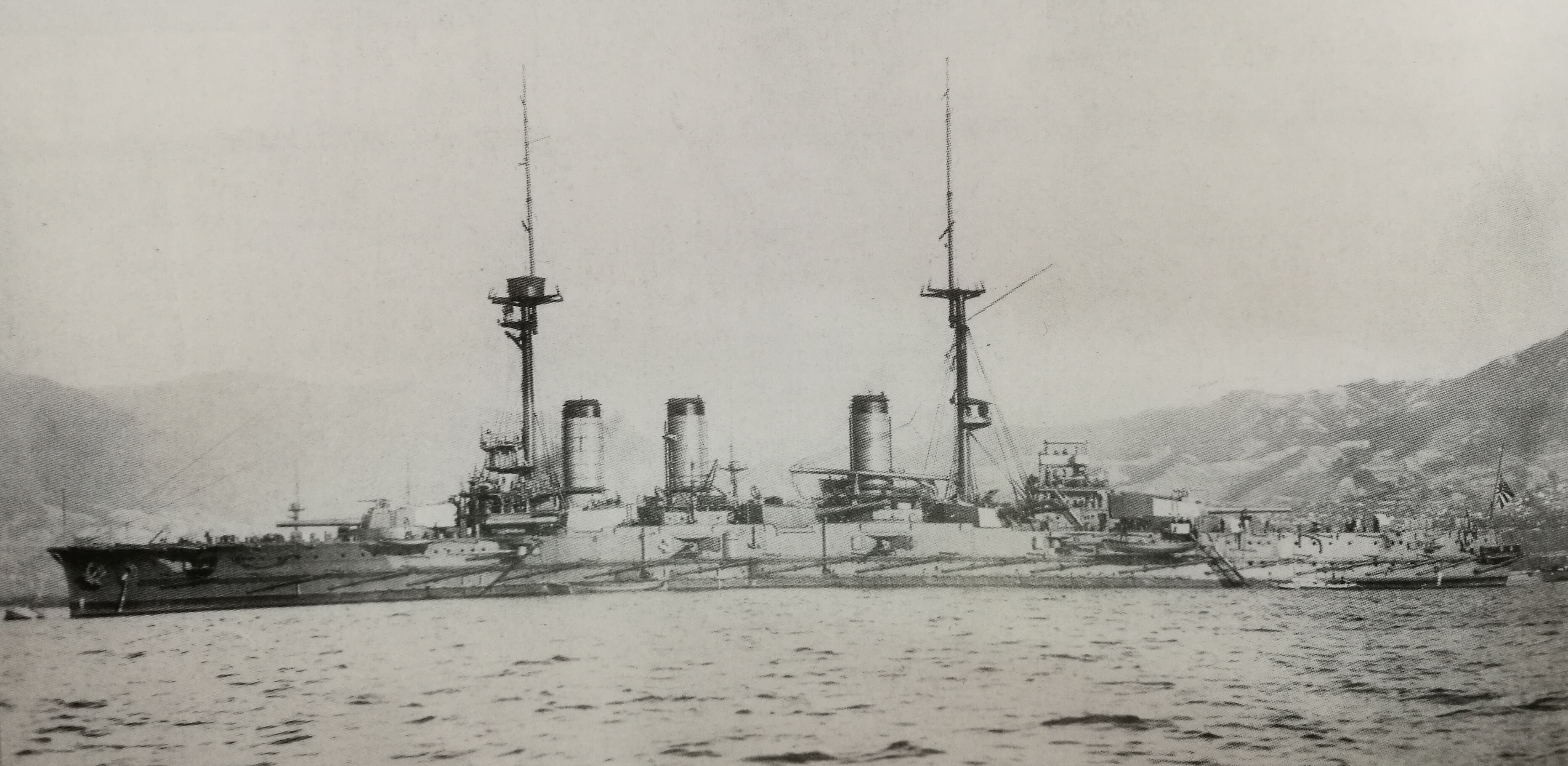 1915年12月26日在吳港拍攝的安藝號，無特別功績，作為靶艦被擊沉