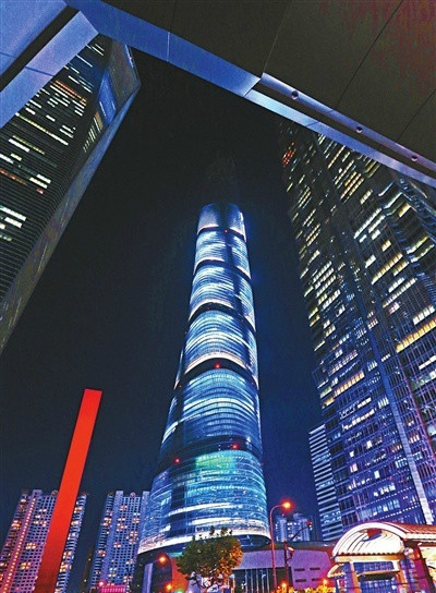 上海中心大廈亮燈測試