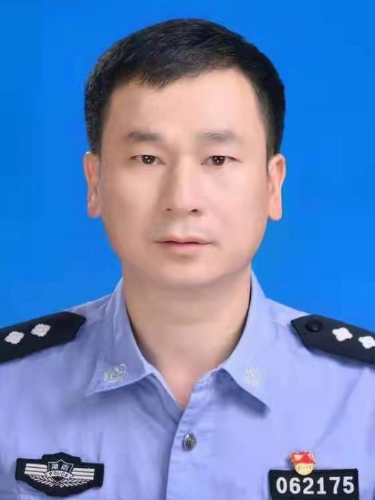 劉煥(湖南省邵陽市新邵縣人民政府黨組成員、副縣長、縣公安黨組書記、局長) 劉煥(湖南省邵陽市新邵縣人民政府黨組成員、副縣長、縣公安黨組書記、局長)