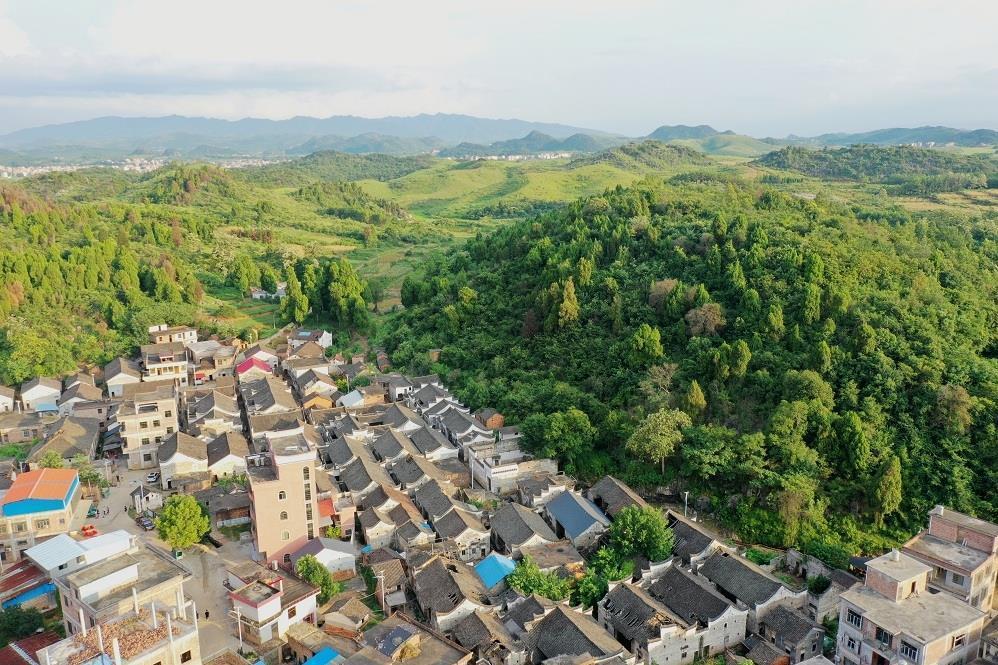 山岩村(江西省上饒市廣豐區毛村鎮下轄行政村) 山岩村(江西省上饒市廣豐區毛村鎮下轄行政村)