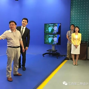 袁威