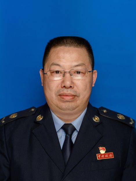 李雲峰(遂寧市船山區稅務局黨委委員、機關黨委書記、紀檢組長) 李雲峰(遂寧市船山區稅務局黨委委員、機關黨委書記、紀檢組長)