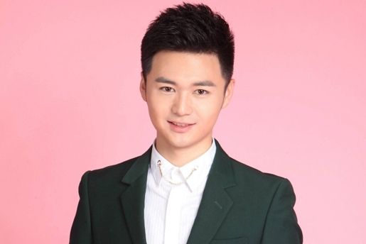 梁策(浙江錢江頻道主持人) 梁策(浙江錢江頻道主持人)