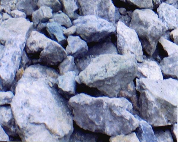鹼性礦石