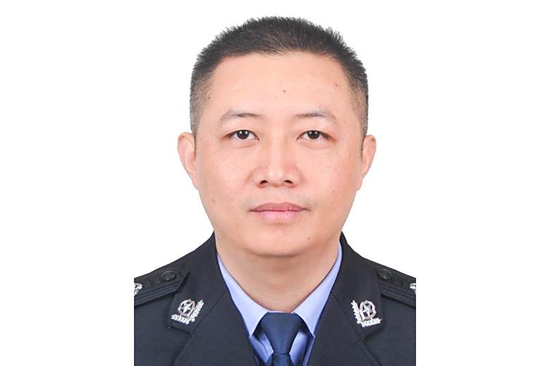 李明隆(洪雅縣公安局黨委委員、政治處主任) 李明隆(洪雅縣公安局黨委委員、政治處主任)