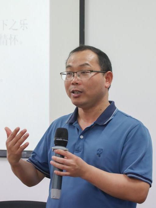喬志強(嶺南師範學院美術與設計學院院長) 喬志強(嶺南師範學院美術與設計學院院長)