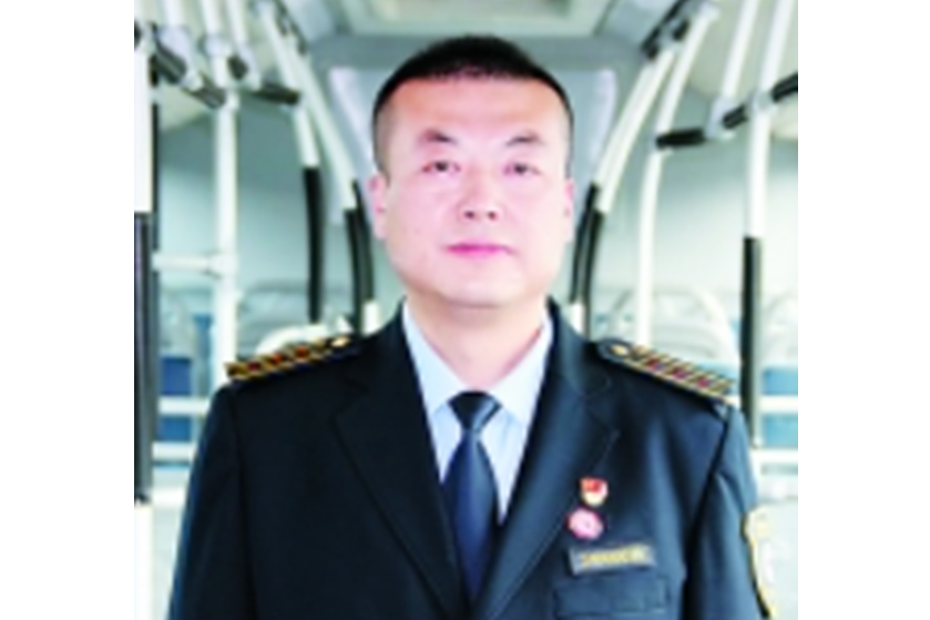 張景龍(北京公交集團第三客運分公司第一車隊駕駛員) 張景龍(北京公交集團第三客運分公司第一車隊駕駛員)