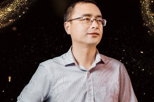 劉宏飛(瀘州納貢莊園釀酒生產部副部長) 劉宏飛(瀘州納貢莊園釀酒生產部副部長)