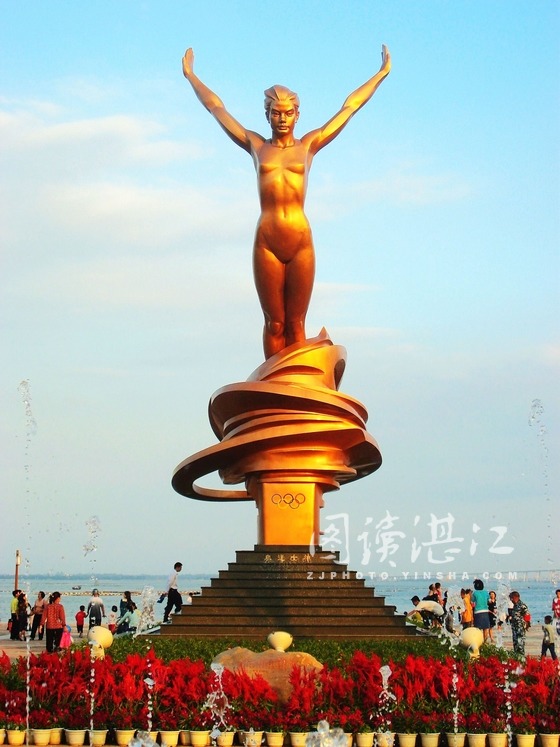 廣東湛江市金沙灣廣場雕塑“奧運女神”