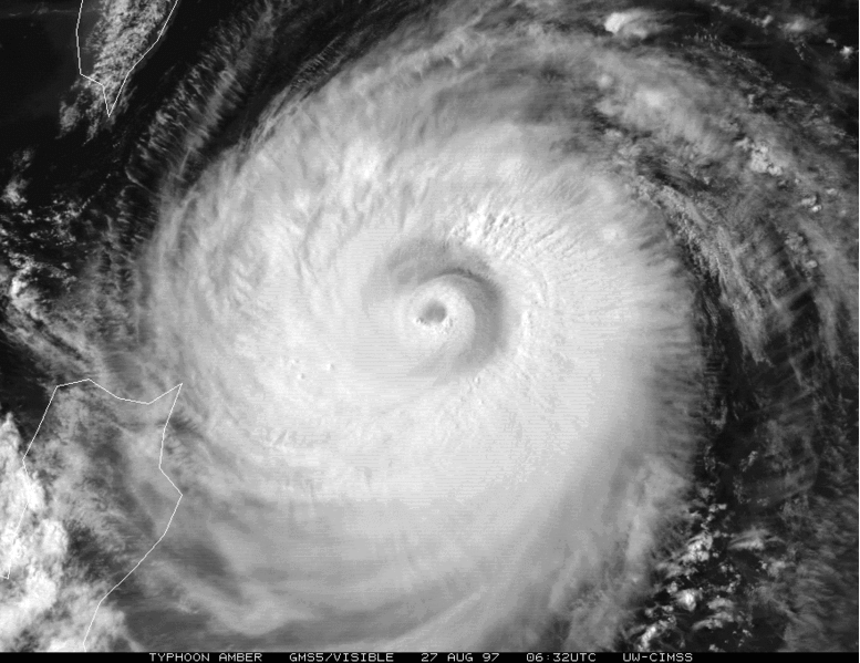 1997年的颱風艾碧正在進行眼壁置換