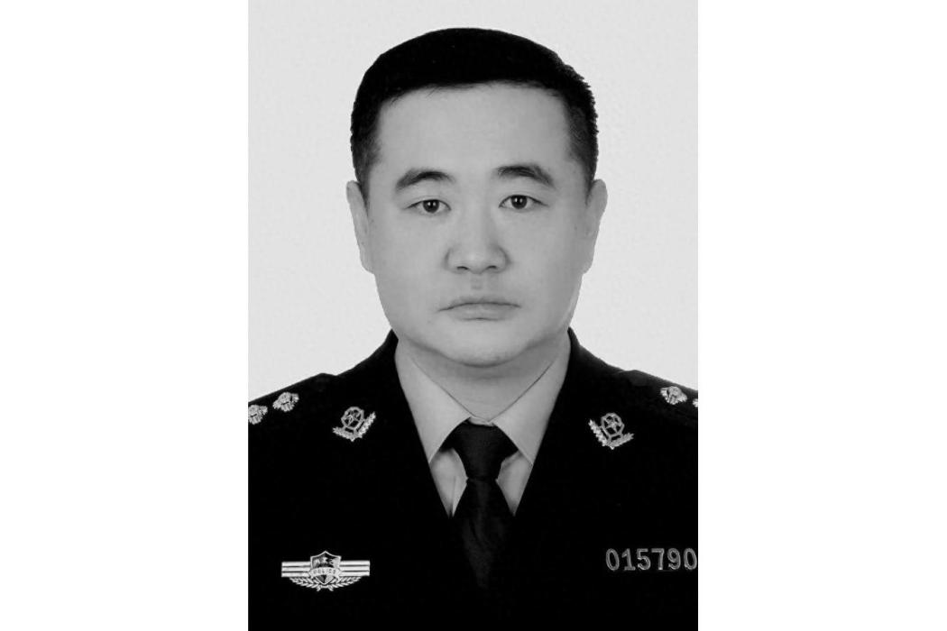 李新春(內蒙古呼和浩特清水河縣公安局城關派出所原副所長) 李新春(內蒙古呼和浩特清水河縣公安局城關派出所原副所長)