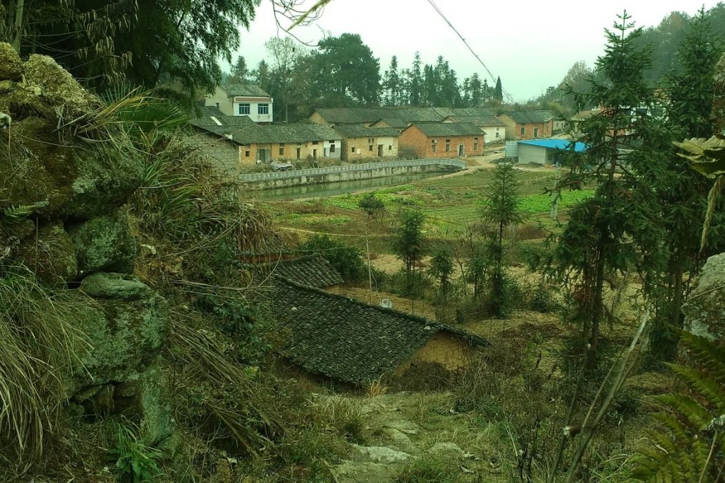 南北山村