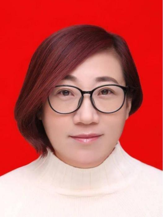 趙霞(山東省濰坊市玉泉窪種植專業合作社理事長) 趙霞(山東省濰坊市玉泉窪種植專業合作社理事長)