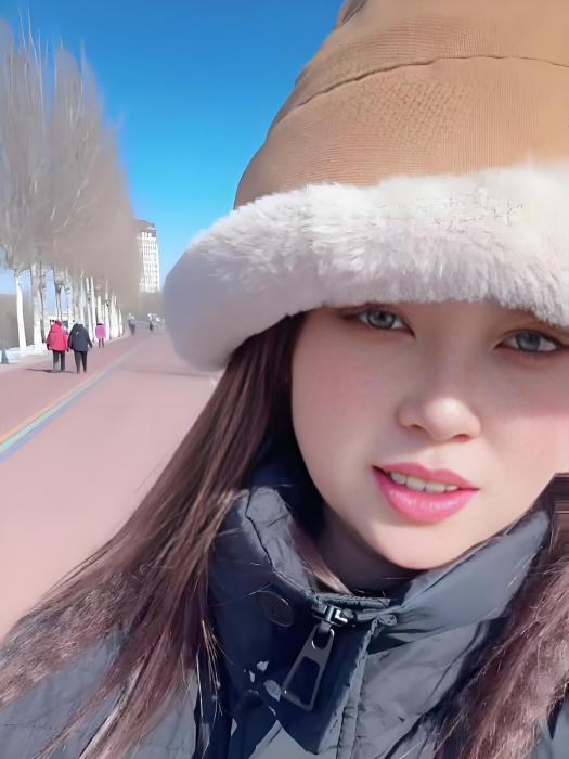 馮 小 鬧 馮 小 鬧