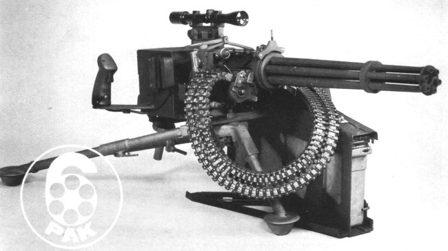 XM214和兩個500發彈箱組成的6-PAK武器系統